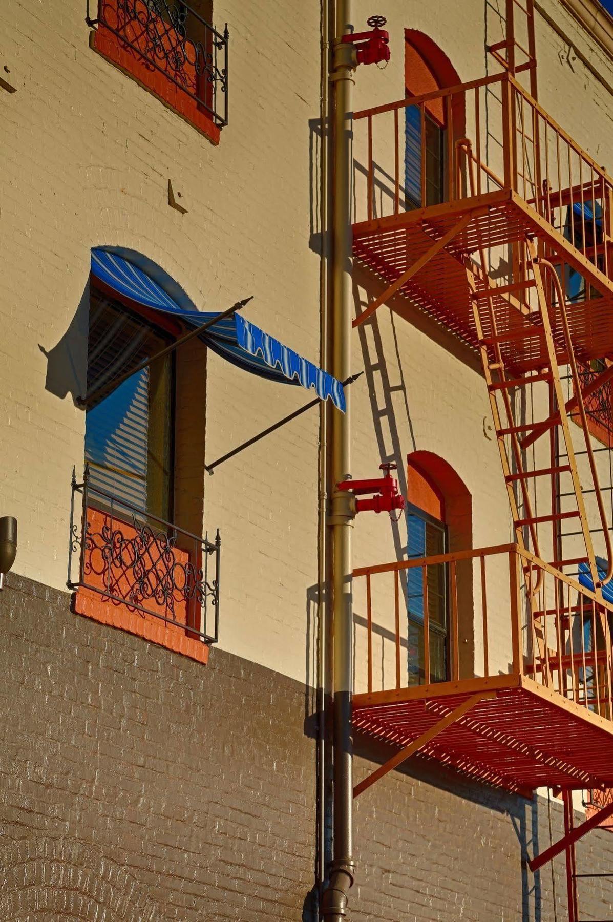 Brand Plaza Hotel Glendale Exterior foto